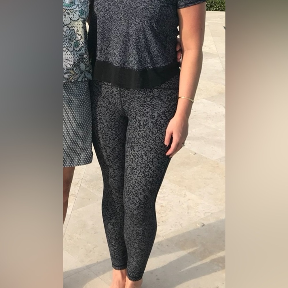 Lulu Lemon Leggings - Size 6 - *comes with matching top - see other listing*